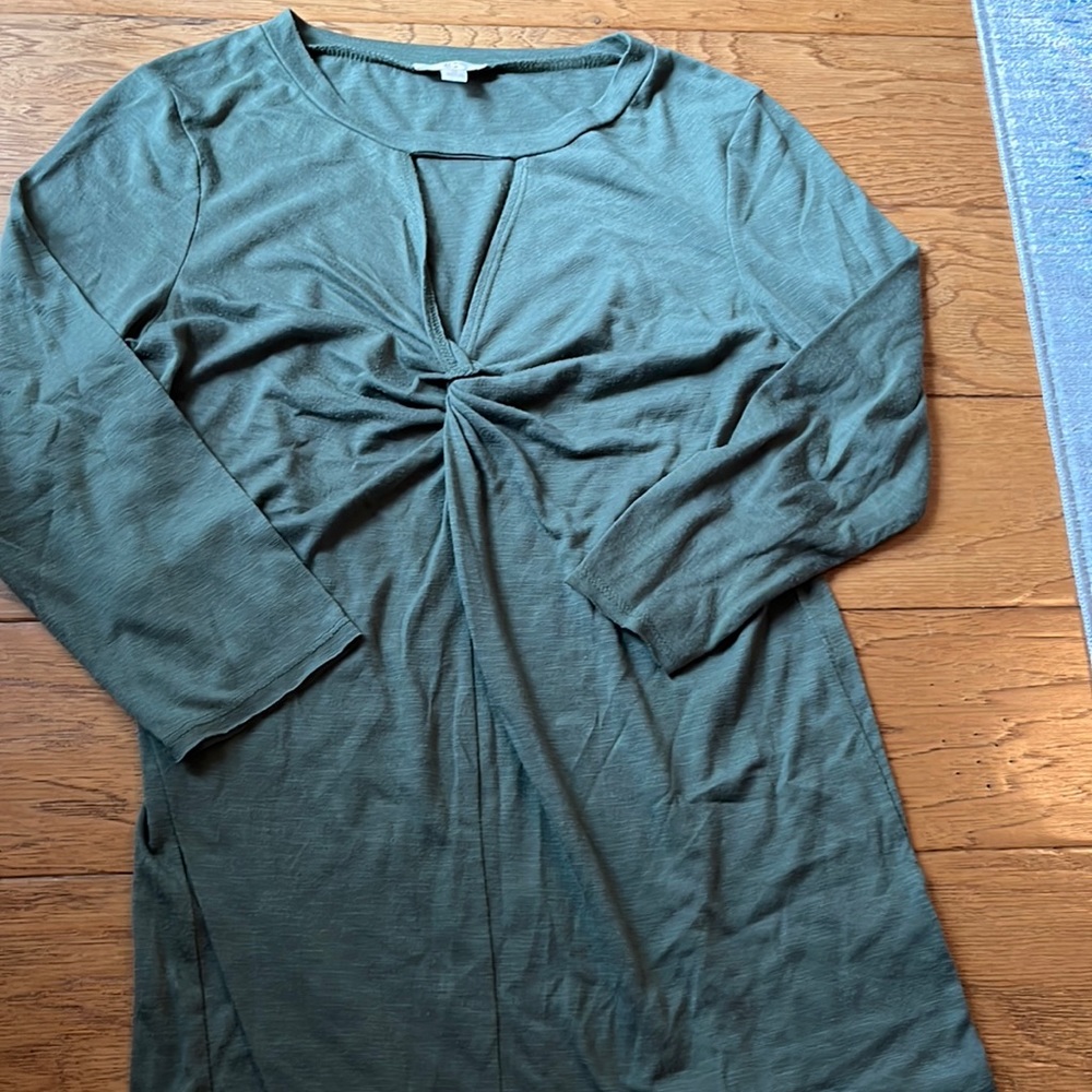 Twist keyhole shirt